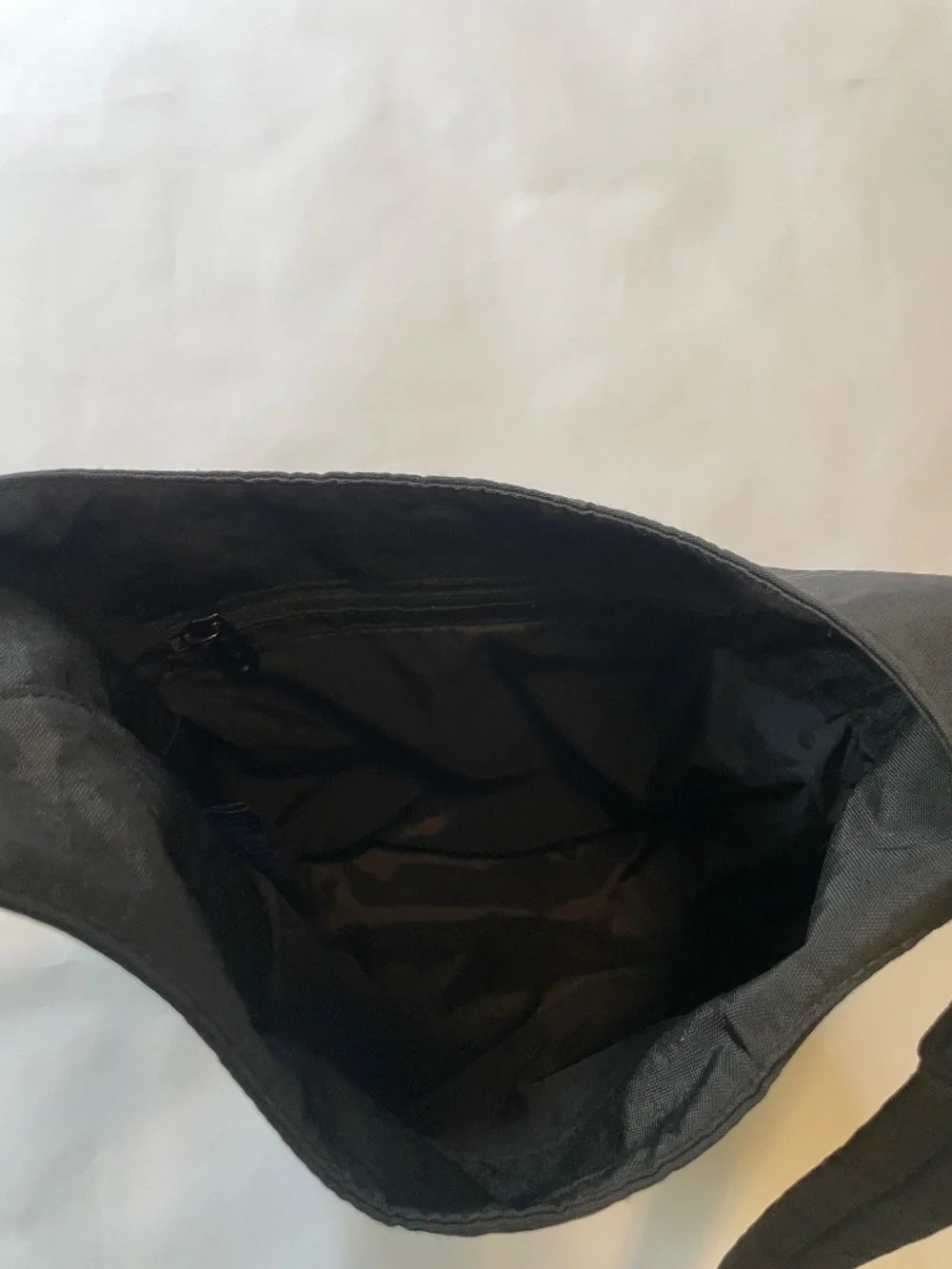 Baggu Small Nylon Sling Bag in Black, Adjustable Shoulder Purse